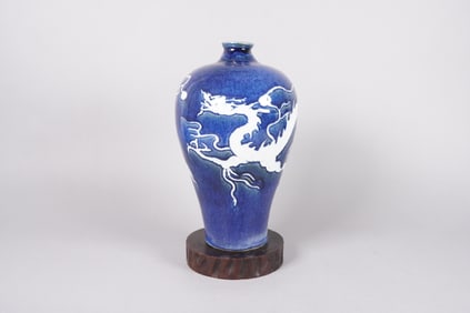 Chinese fine b/w vase
