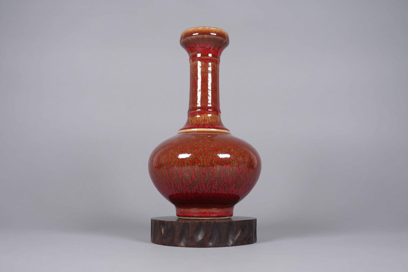 Chinese fine red vase: Chinese fine red vase. H: 9.1" x W: 5.5."
