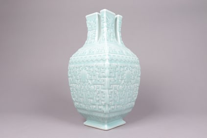 Chinese fine celadon vase