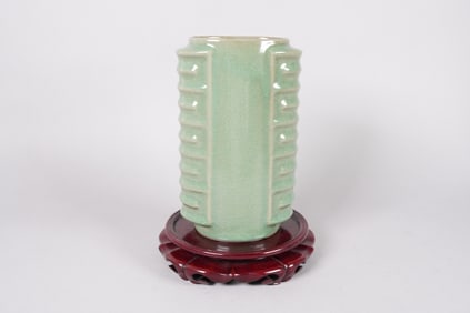 Chinese green crackled vase