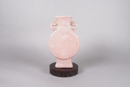 Chinese fine handled vase