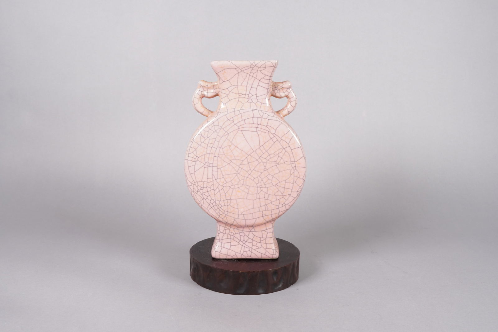 Chinese fine handled vase: Chinese fine handled vase. H: 9" x W: 5.5."