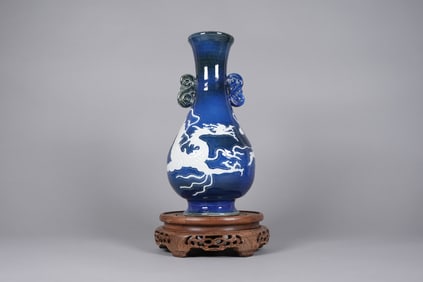 Chinese fine dragon vase