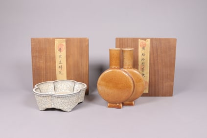 Lots Chinese porcelain with wooden box. Largest H: 2.75" x W: 7.5."