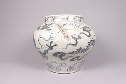 Chinese important dragon jar