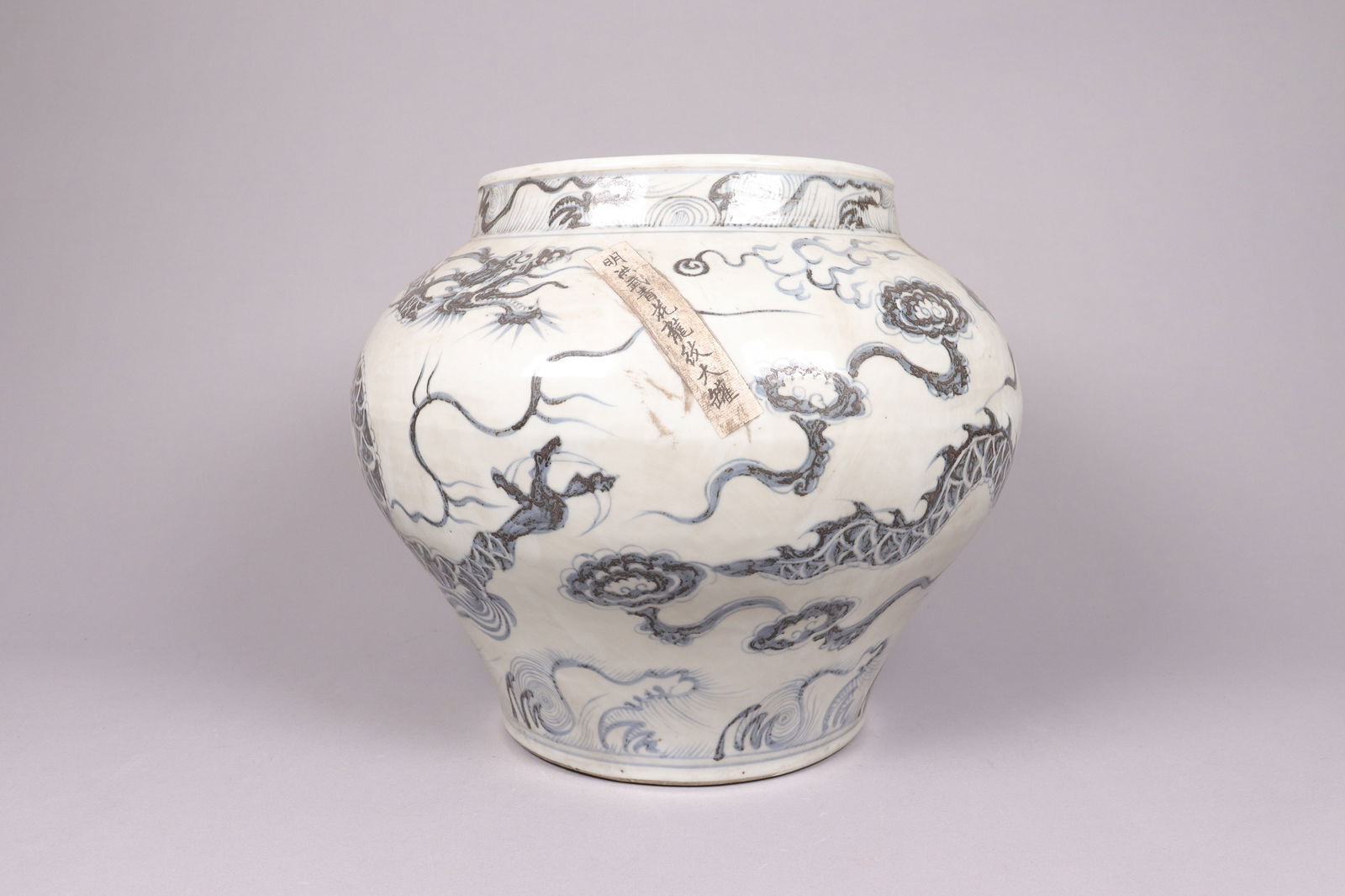 Chinese important dragon jar (1 of 6)