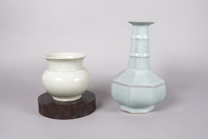 2 Chinese porcelains vase