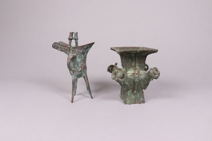 Lots Chinese bronze vessels