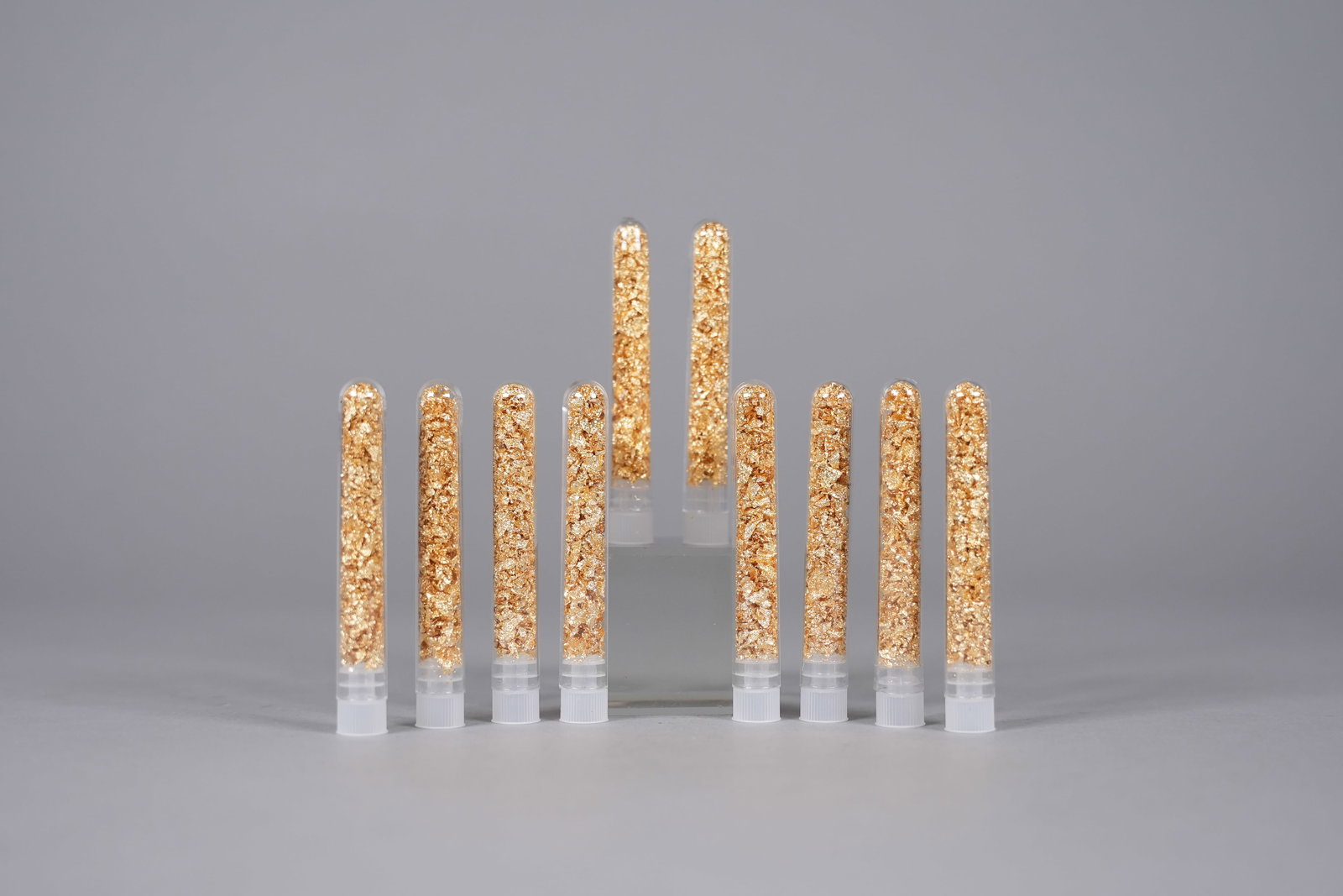 Lots gold flakes ungraded: Lots gold flakes ungraded or authenticated. All sales are final, no return.