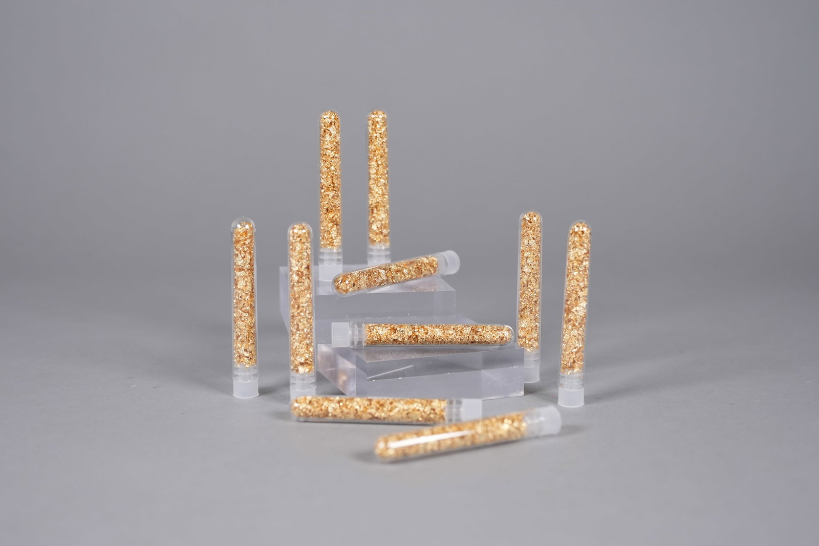 Lots gold flakes ungraded: Lots gold flakes ungraded or authenticated. All sales are final, no return.