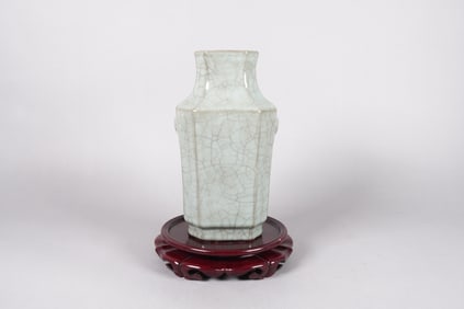 Chinese crackled vase