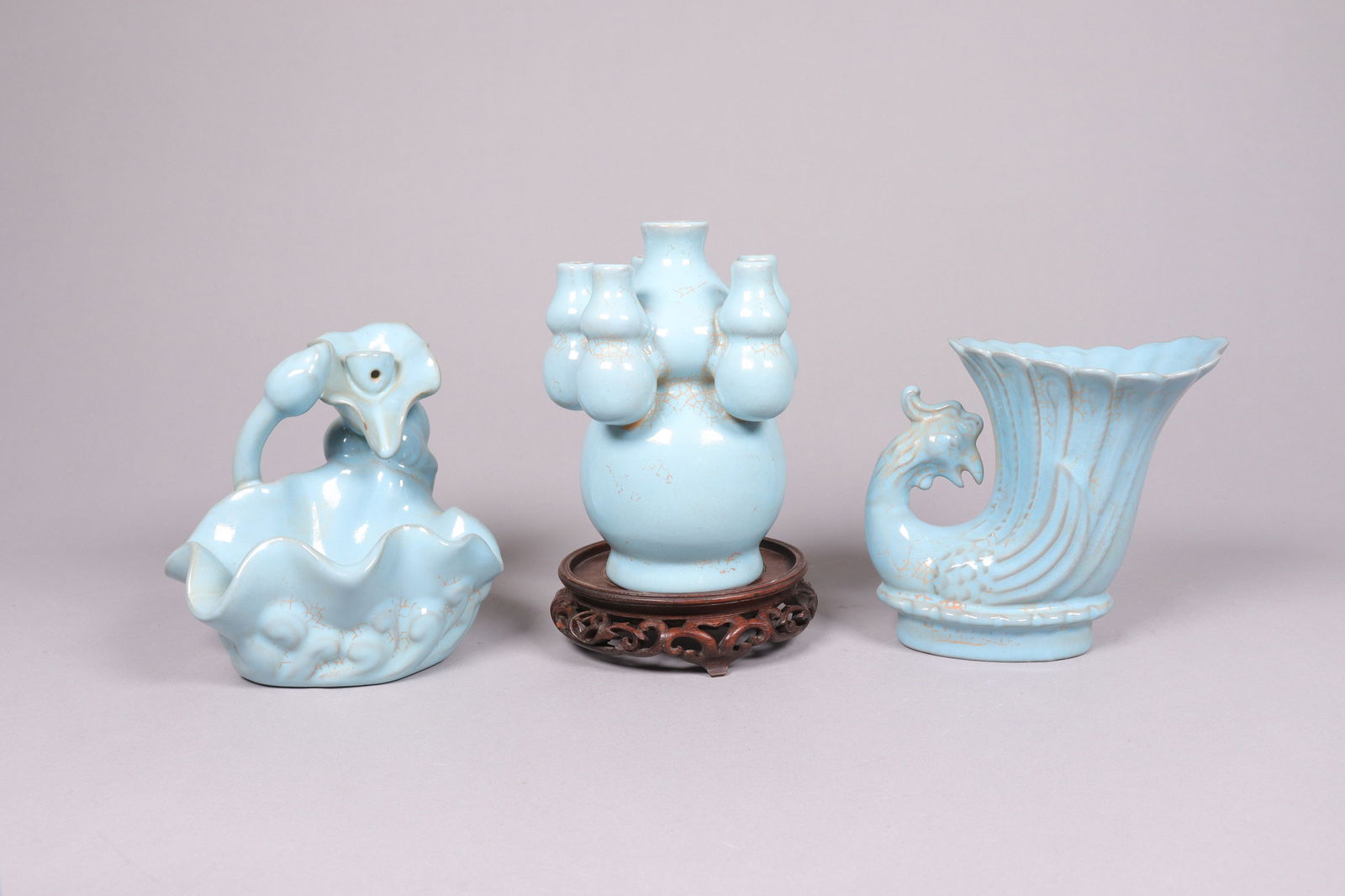 Lots Chinese fine vase: Lots Chinese fine vase, largest H: 5.25" x W: 6.25."