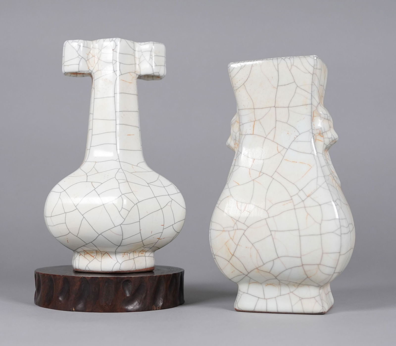 Lots Chinese fine vase: Lots Chinese fine vase. Largest H: 8" x W: 4.2."