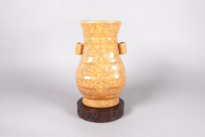 Chinese fine crackled vase
