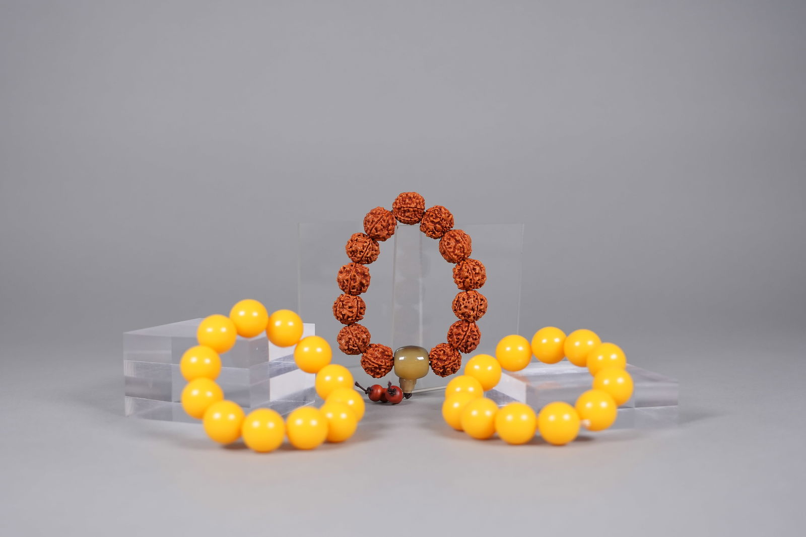 Lots Chinese bracelets: Lots Chinese carved bracelets.