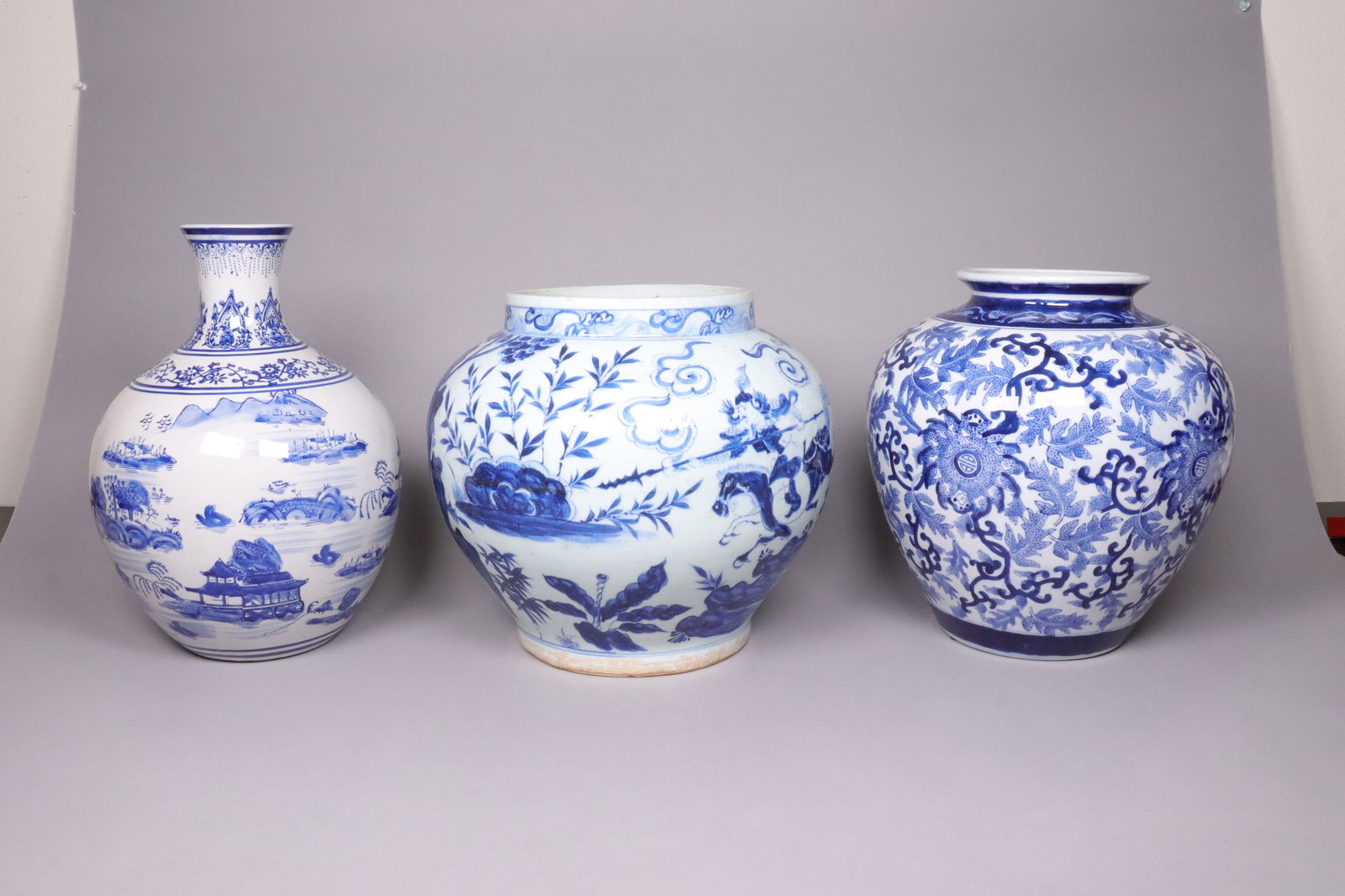 Lots Chinese b/w jar (1 of 8)