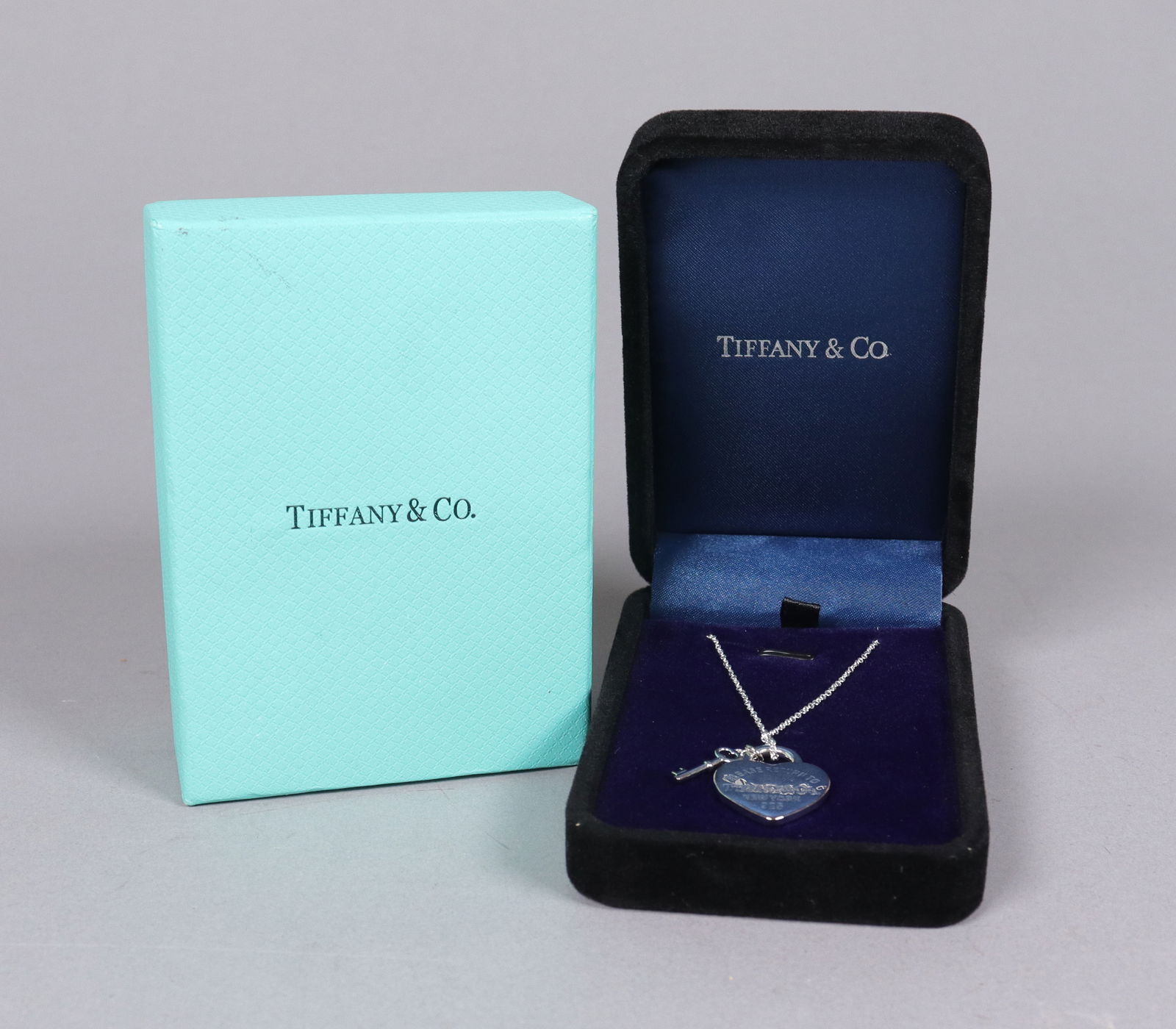 A vintage necklace with box estate: A vintage necklace with box, from an estate.