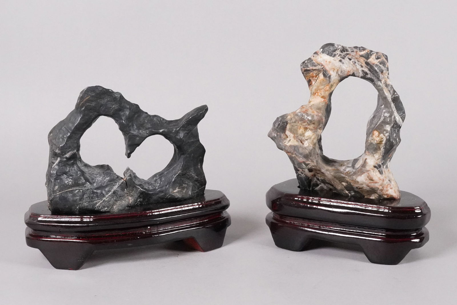 2 possibly meteorite boulder on stand (1 of 5)