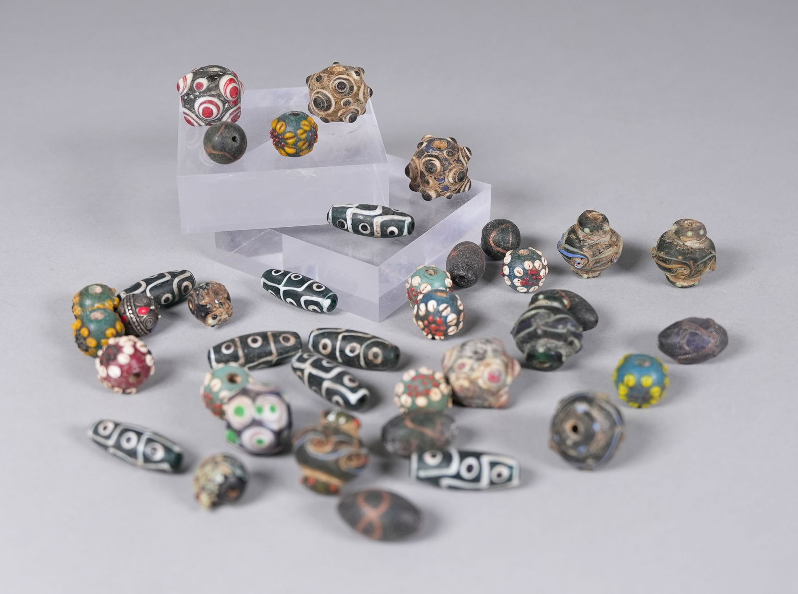 Lots Tibetan beads estate: Lots Tibetan beads, from an estate.