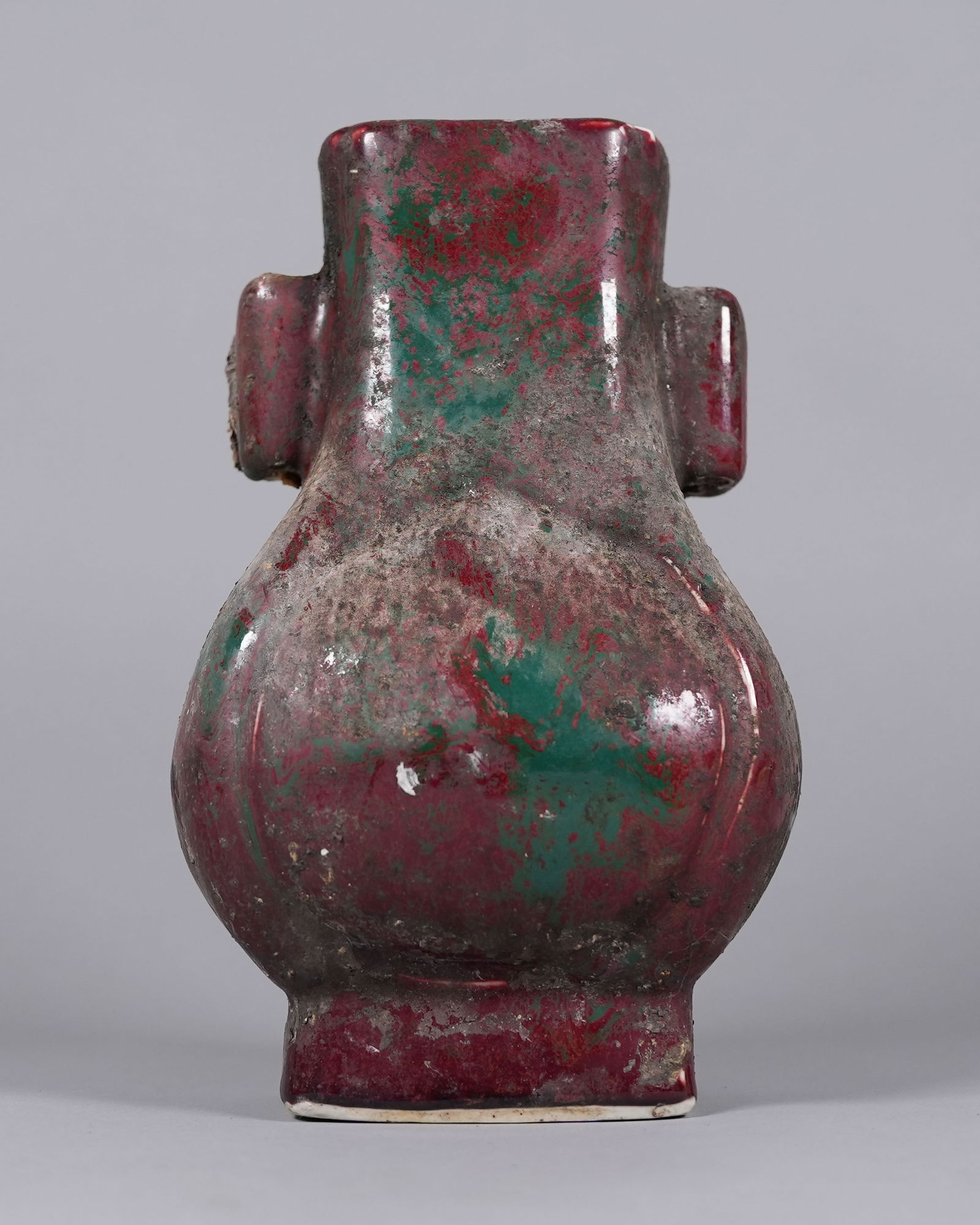 Chinese fine handled vase: Chinese fine handled vase. H: 9.2" x W: 5.7." Has some minor chipped, condition selling it as is.