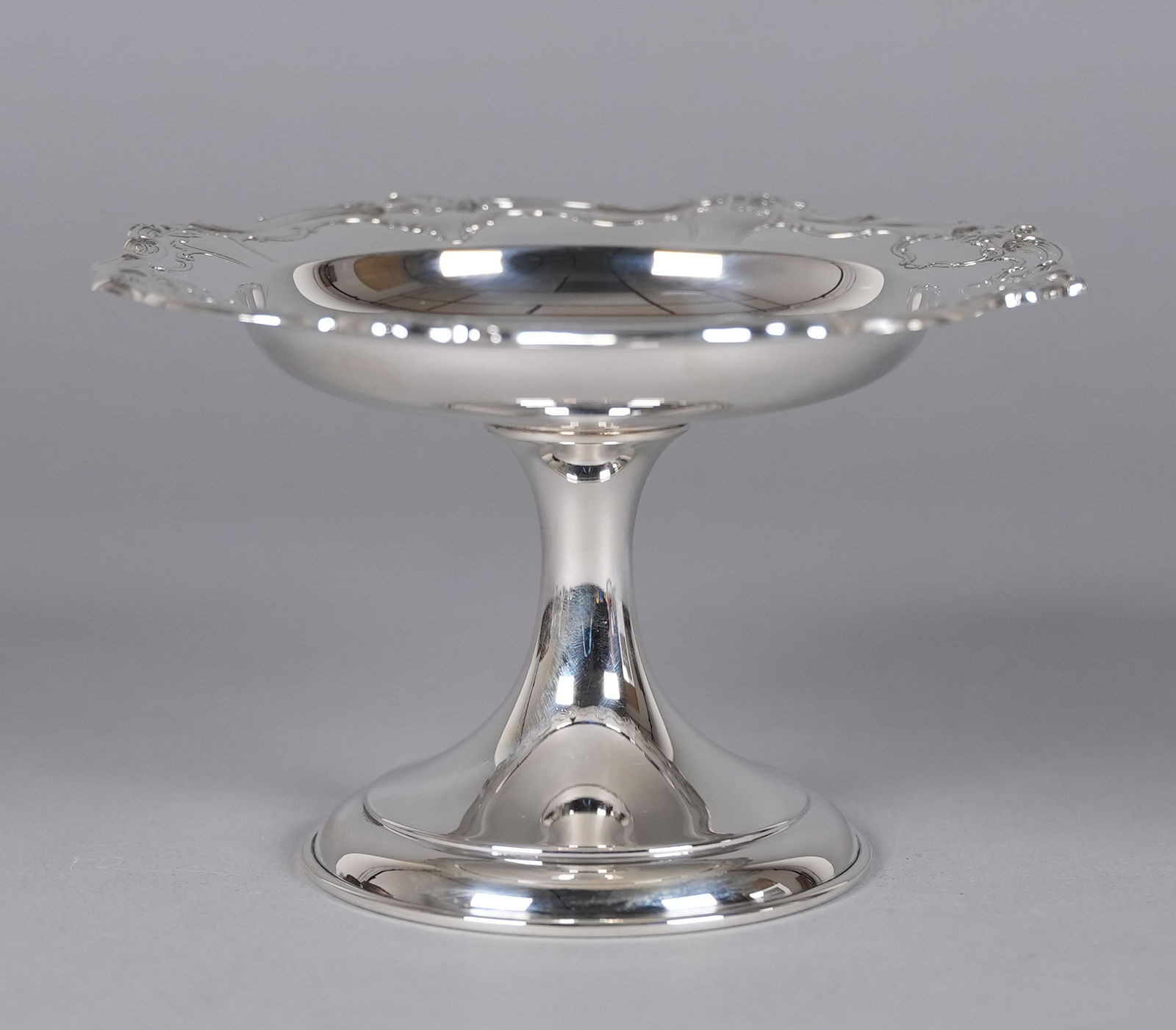 Gorham antique sterling stem plate: Gorham antique sterling stem plate. Total 9.1 oz. H: 3.8" x W: 6.2."