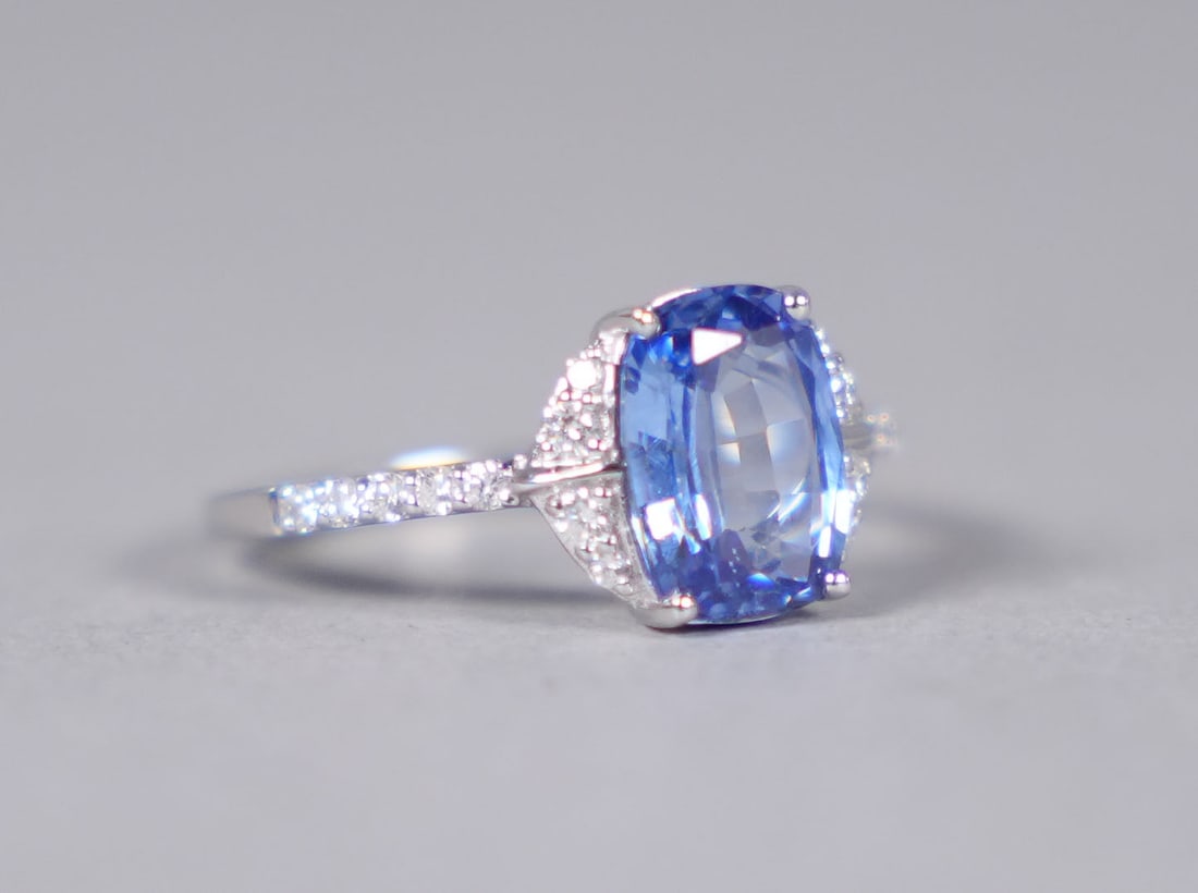 14 kt w/g sapphire diamond ring US 6.75: 14 kt white gold lab blue sapphire and diamond ring. Total 2.68 carats sapphire, and 0.23 carats diamonds.
