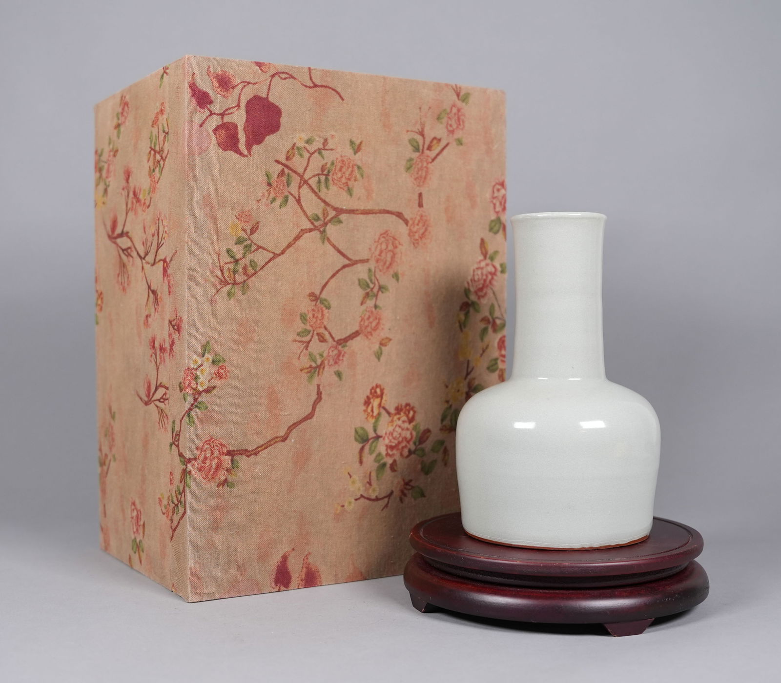 Chinese fine celadon vase: Chinese fine celadon vase, with heavy silk box. H: 7.4" x W: 4.5."