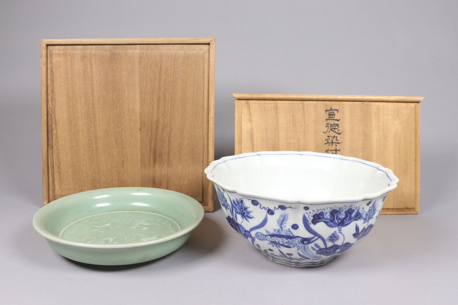 Lots Chinese fine porcelains in box (1 of 7)