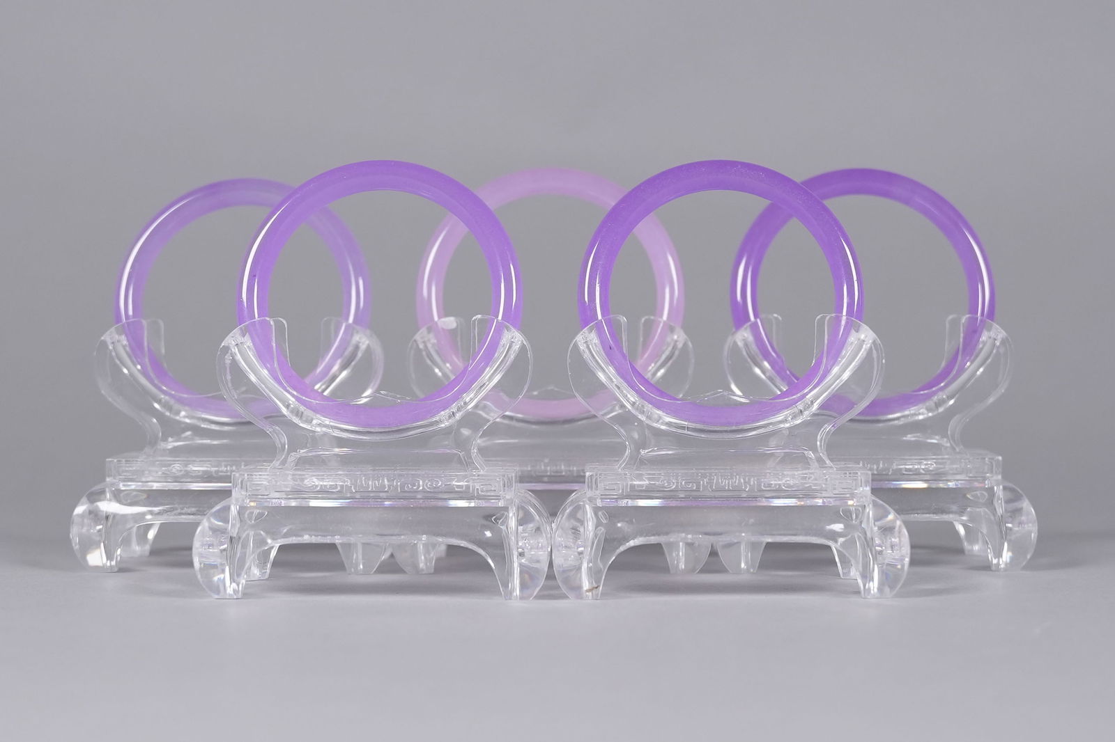 Lots Chinese fine bangles: Lots Chinese fine bangles.