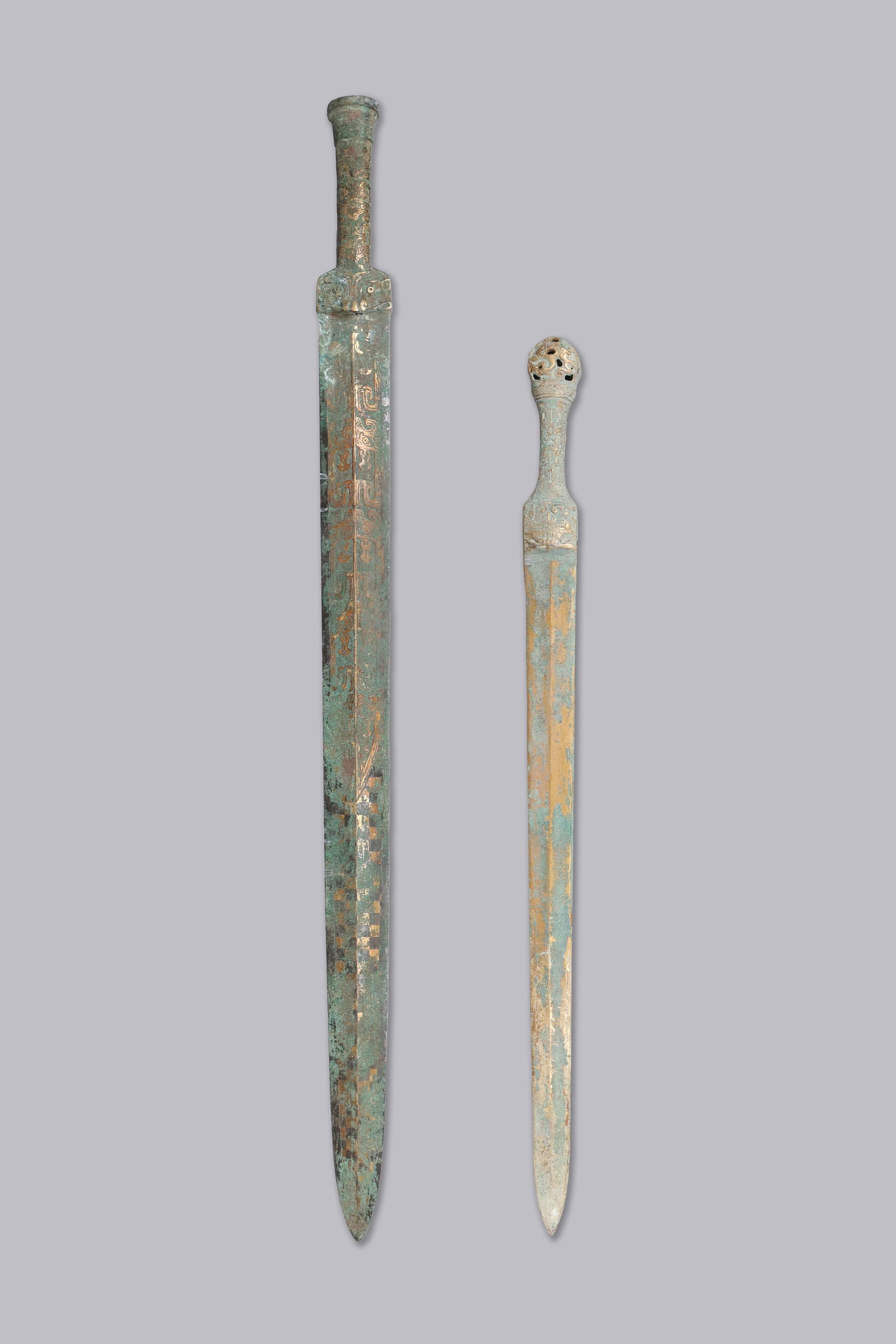 Lots Chinese bronze swords (1 of 8)