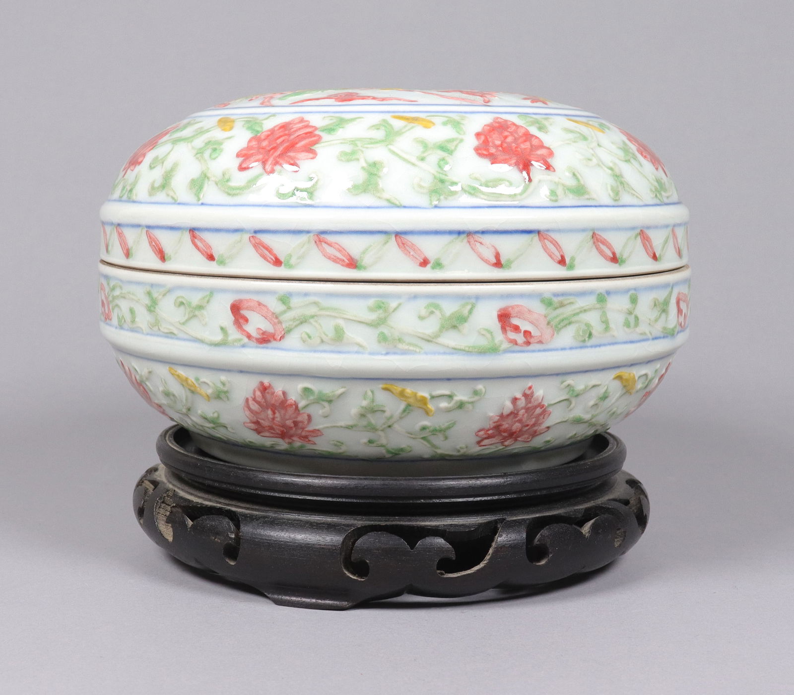 Chinese fine covered box (1 of 6)