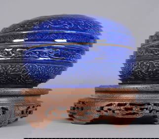 Chinese fine round porcelain box