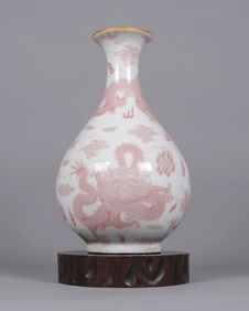 Chinese dragon vase