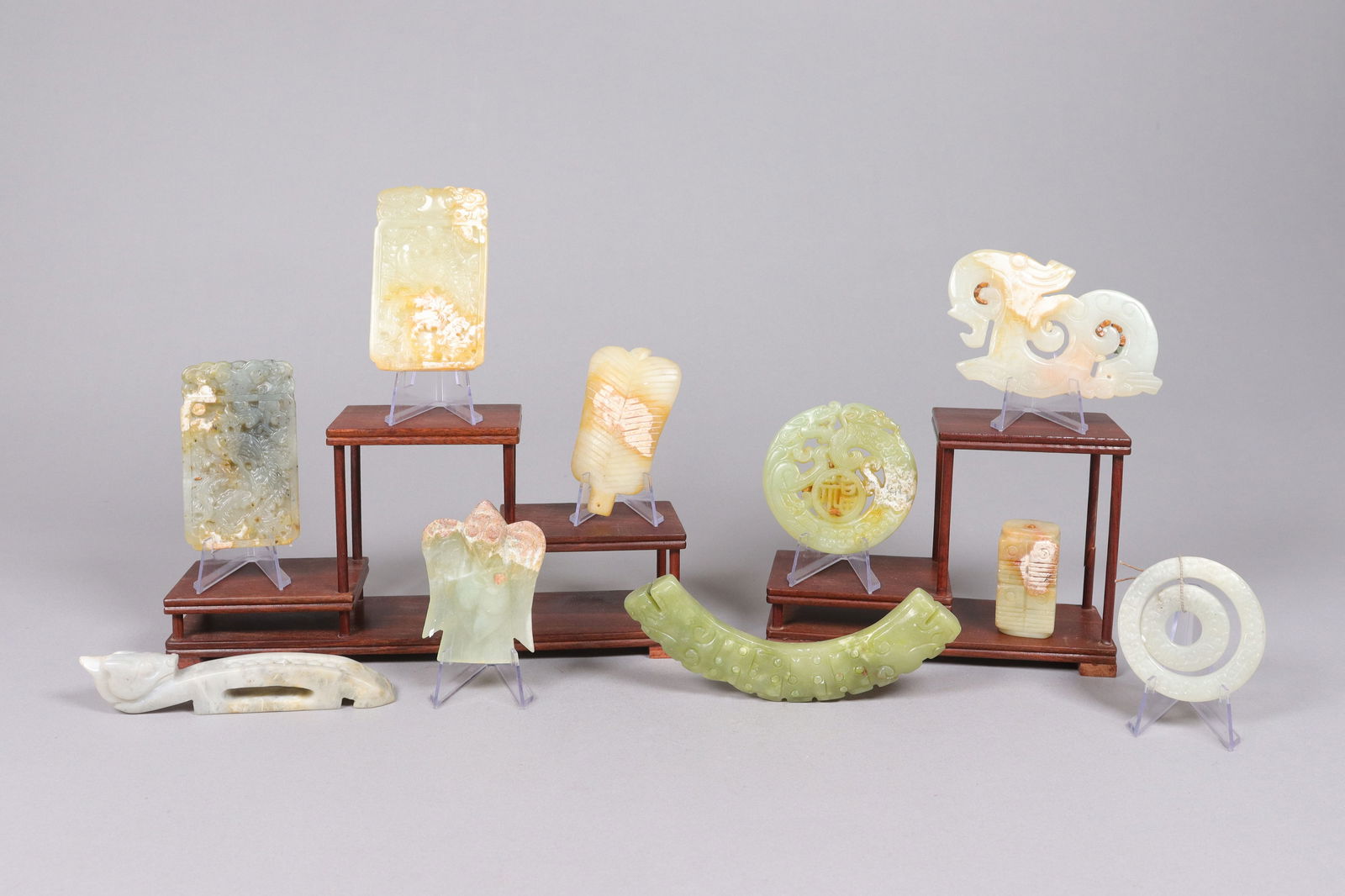Lots Chinese jade carvings: Lots Chinese jade carvings.