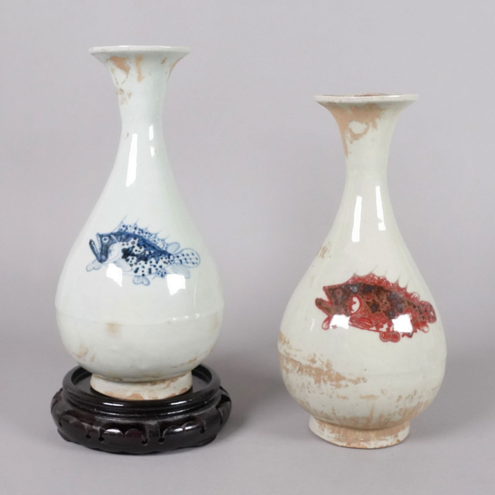 2 Chinese fine vase: 2 Chinese fine vase. H: 9.7" x W: 4.7."