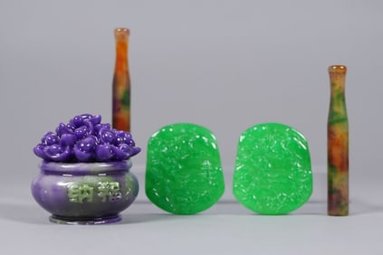 Lots Chinese carvings