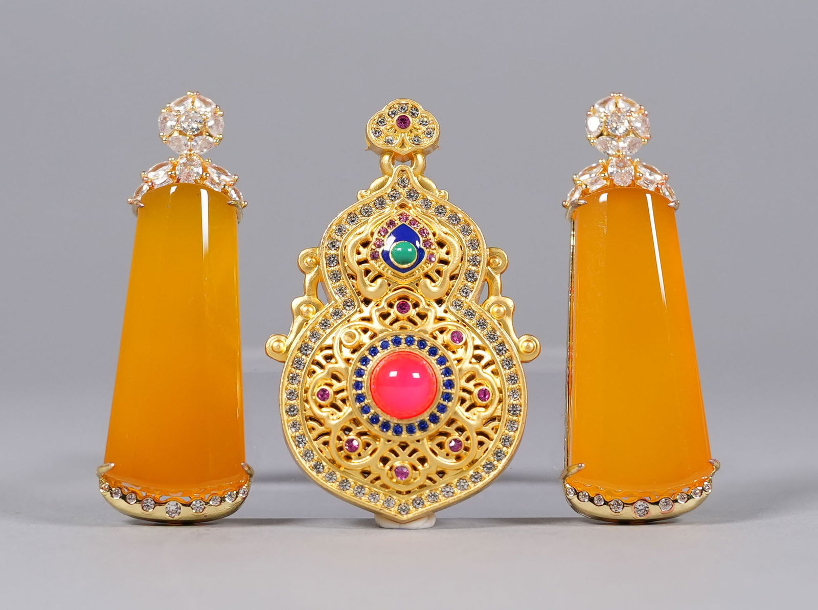 Lots Chinese fine items ungraded (1 of 6)