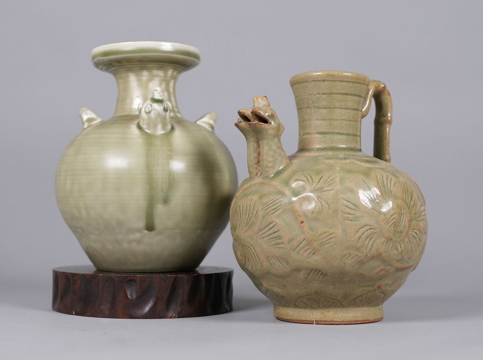 2 Chinese green pot: 2 Chinese green pot. H: 6.2" x W: 5.3."