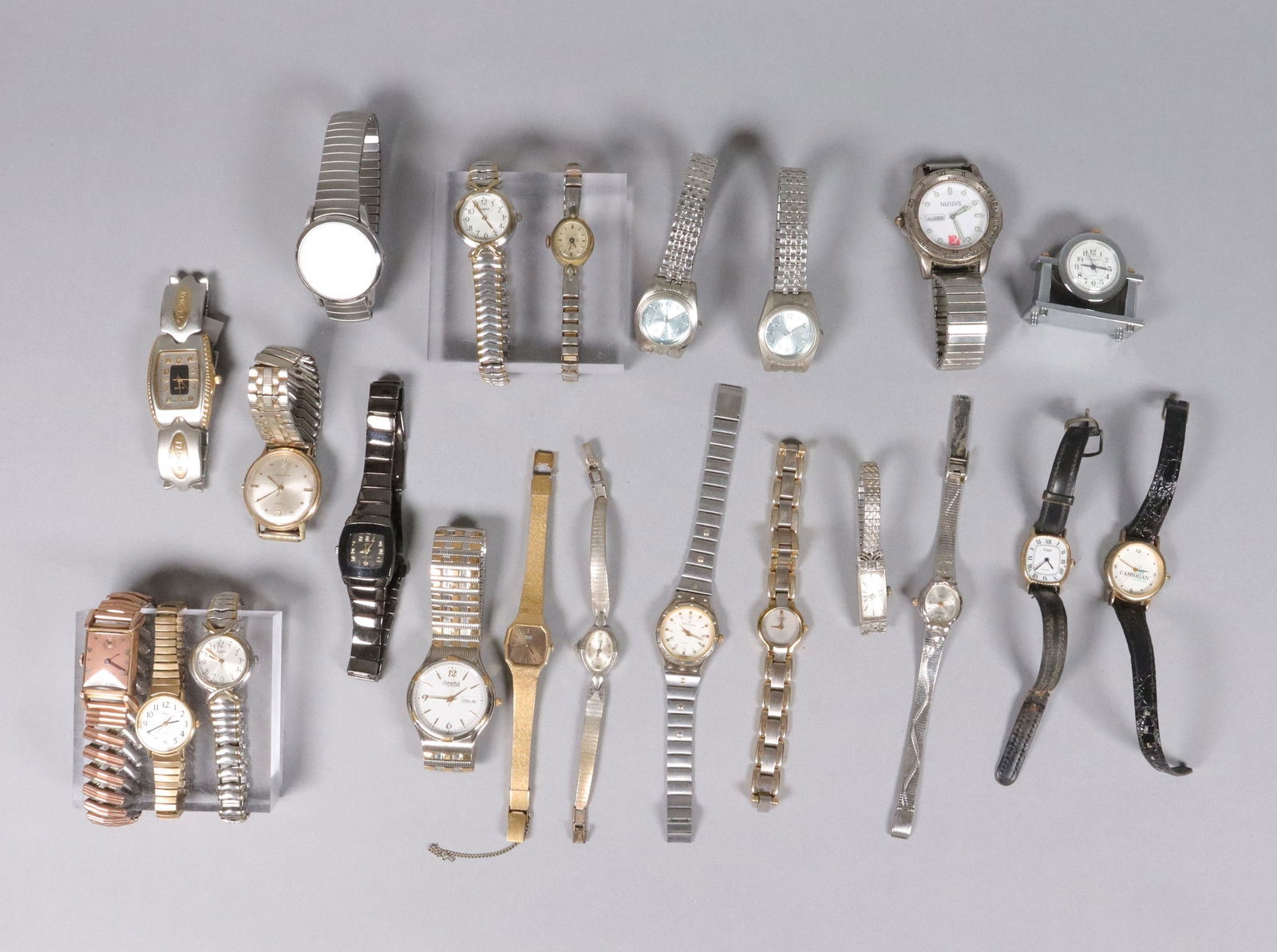 Lots vintage watches condition as is (1 of 7)