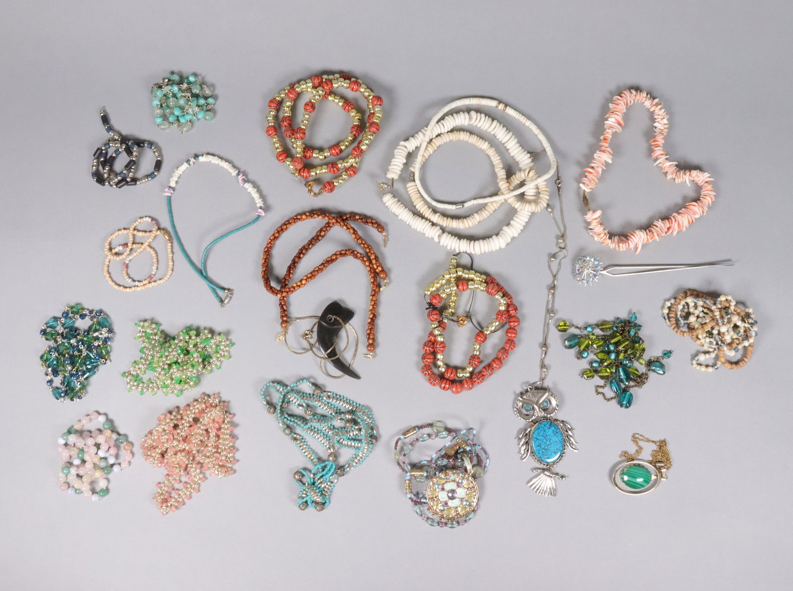 Lots of vintage jewelry (1 of 7)
