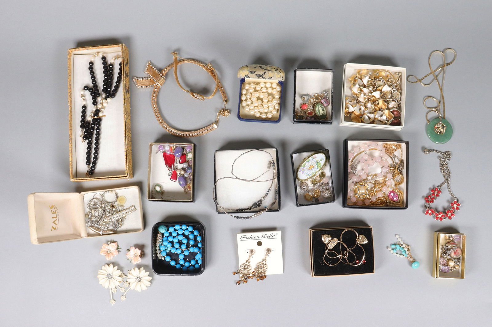 Lots vintage jewelry estate (1 of 7)