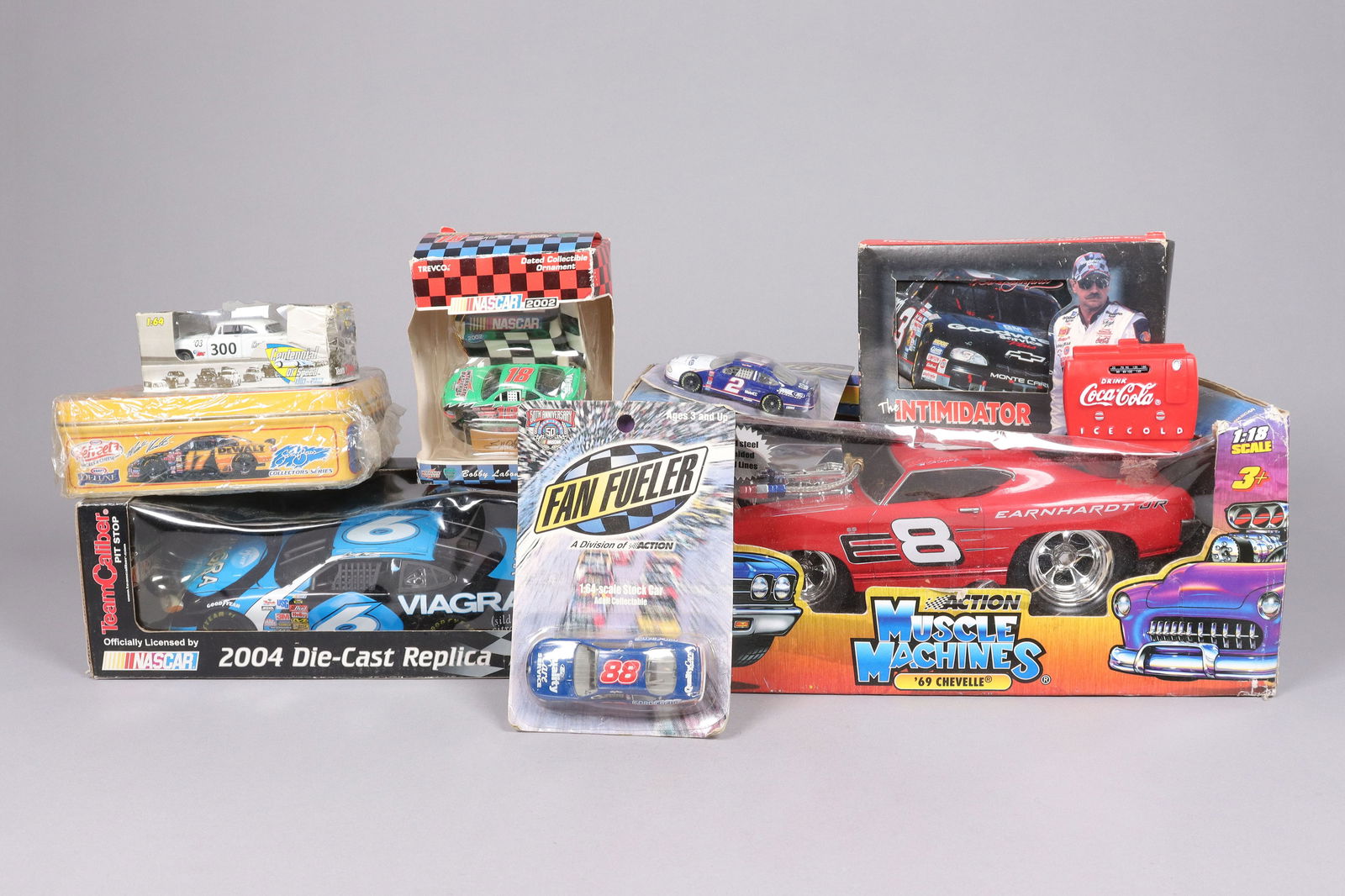 Lots Nascar items: Lots Nascar items.