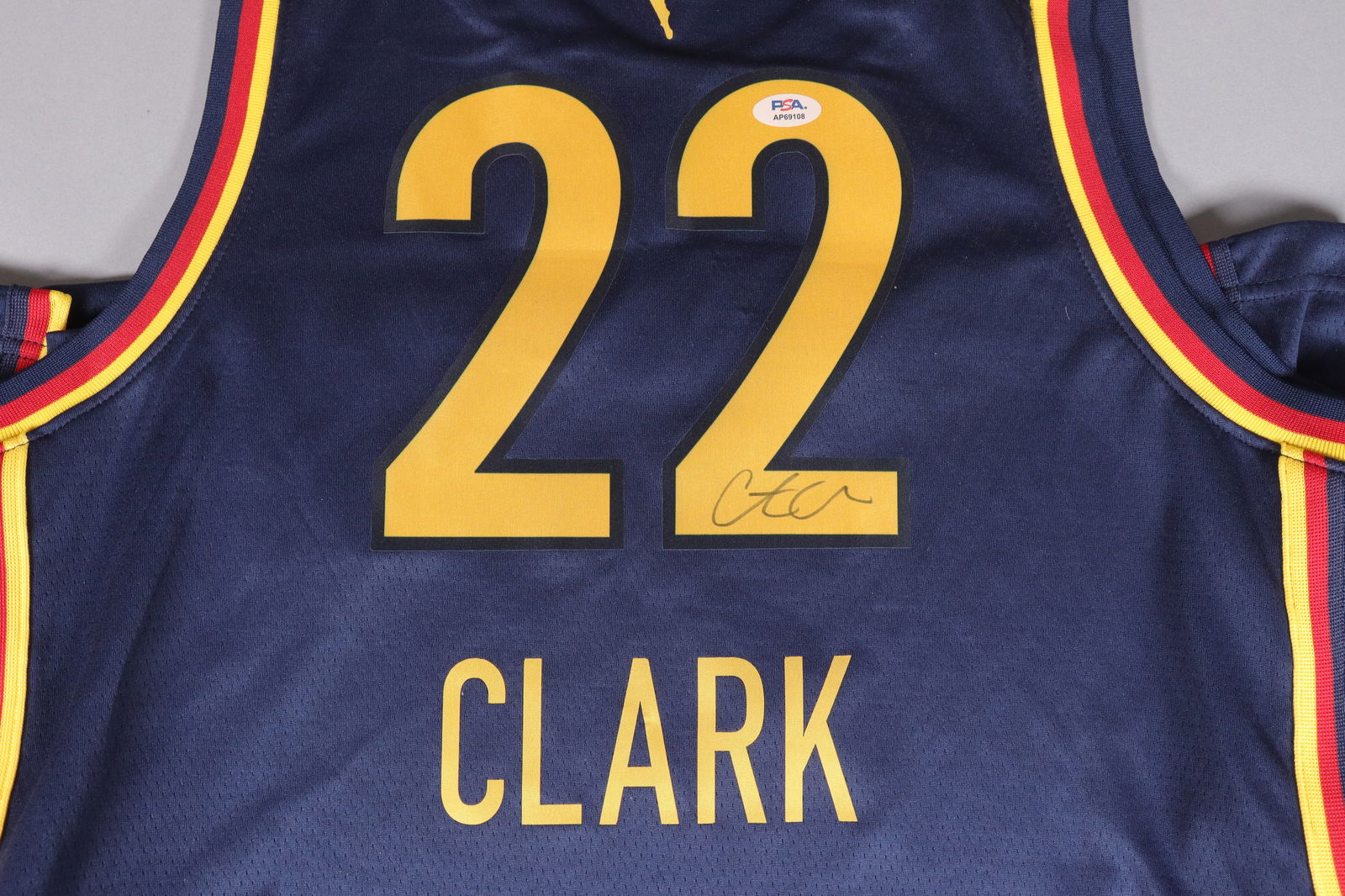 Caitlin Clark PSA graded signed jersey - 3