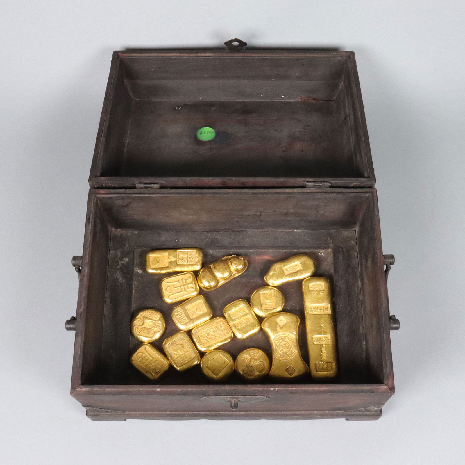 Lots Chinese ingots ungraded: Lots Chinese ingots ungraded or authenticted. We do not guarantee any markings, material, age, or grading. All sales are final, no return.