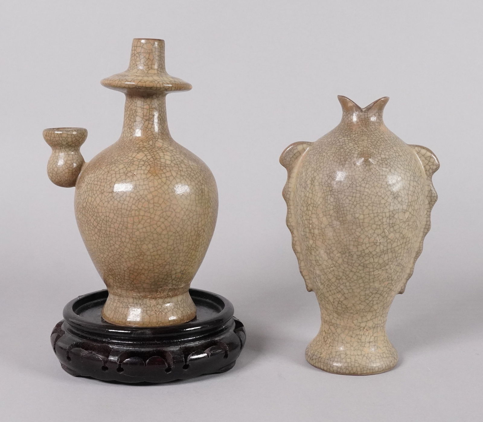 Lots Chinese crackled vase: Lots Chinese crackled vase, largest H: 7.6" x W: 4.6."