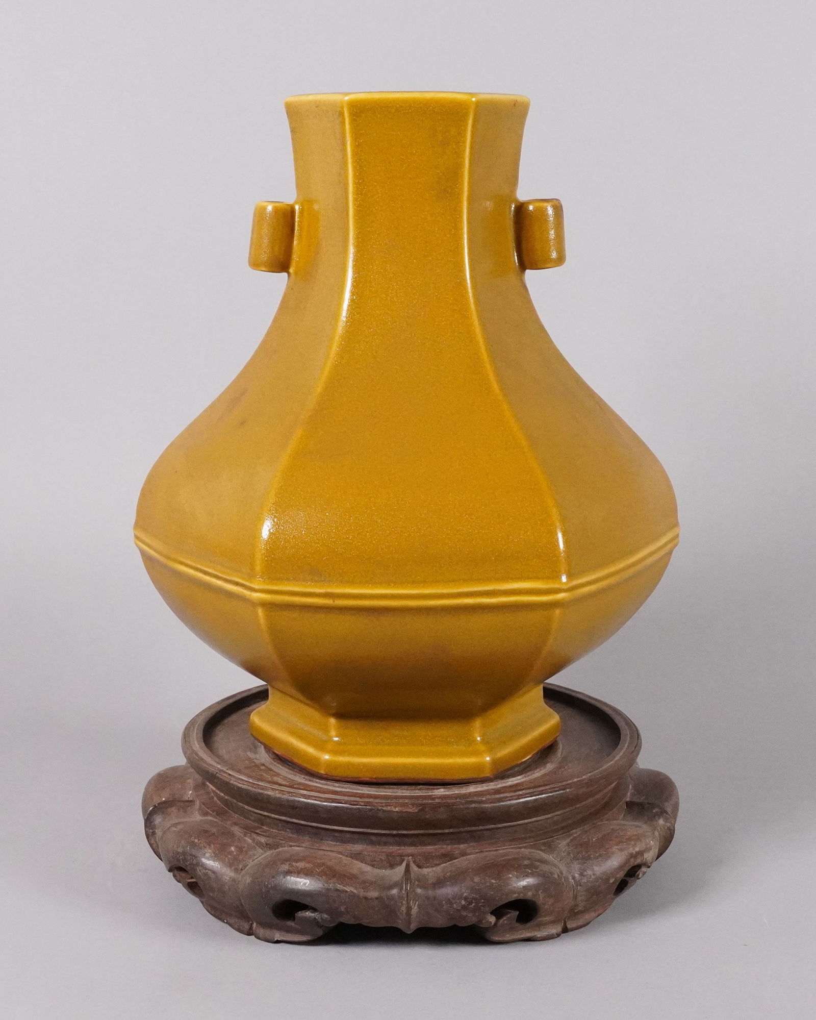Chinese tea dust vase: Chinese tea dust handled vase. H: 10.5" x W: 9.2."