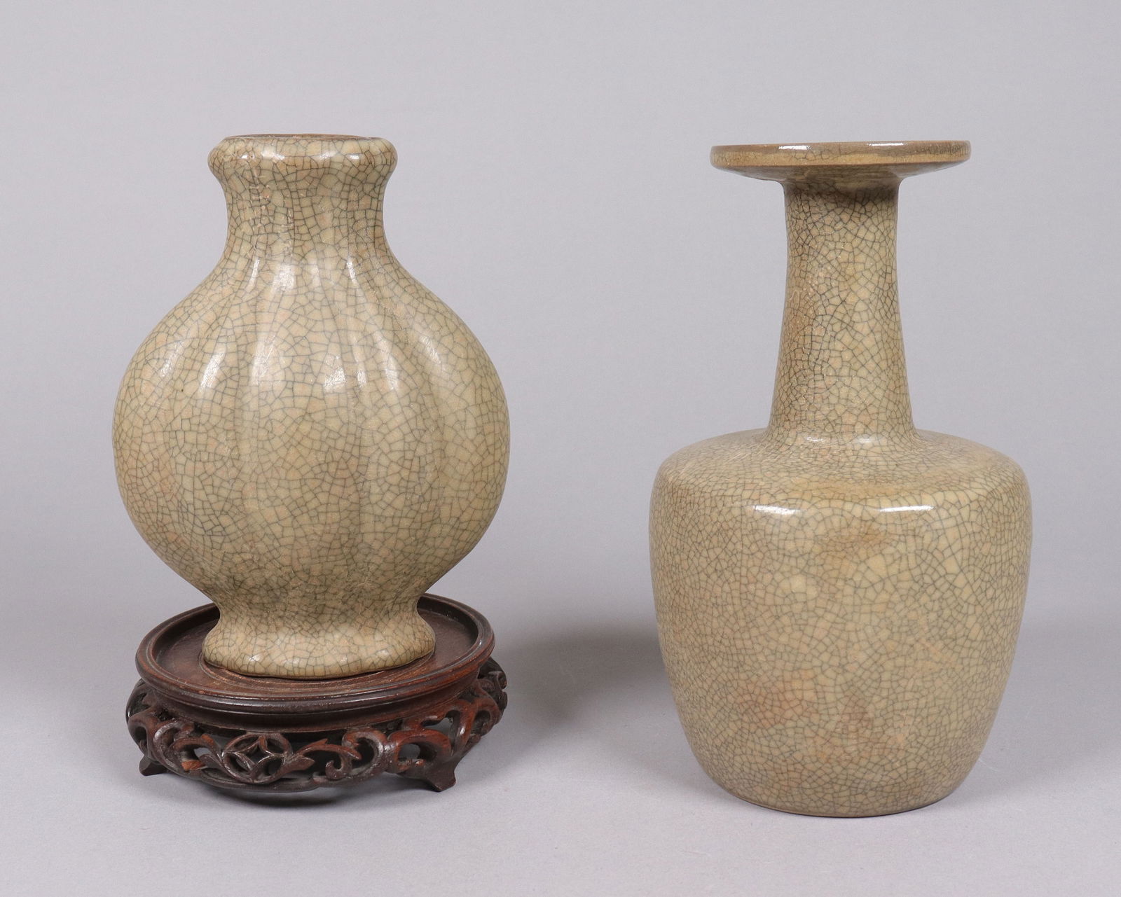 Lots Chinese ceramic vase: Lots Chinese ceramic vase, largest H: 7.5" x W: 4."