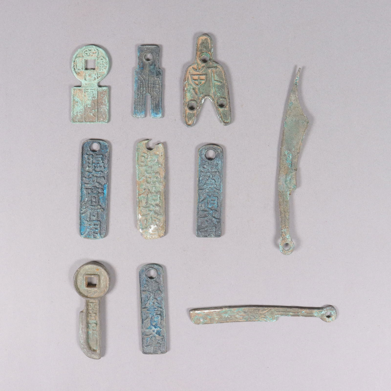 Lots Chinese bronze currency: Lots Chinese bronze currency, ungraded or authenticated. We do not guarantee any markings, material or age. All sales are final.