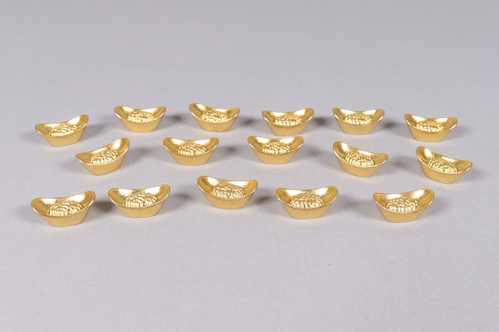 Lots Chinese ingots ungraded: Lots Chinese ingots ungraded or authenticted. We do not guarantee any markings, material, age, or grading. All sales are final, no return.