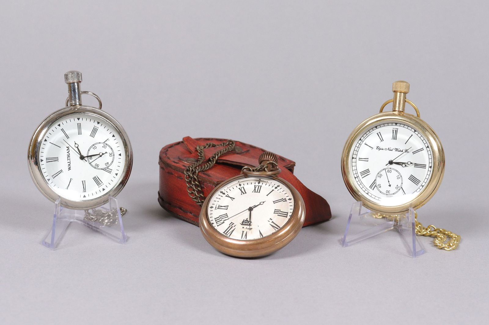Lots pocket watch ungraded as is: Lots pocket watch, as is condition.